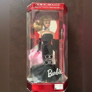 Solo in the Spotlight Blonde Barbie Doll Reproduction 1994
Mattel 13534.
